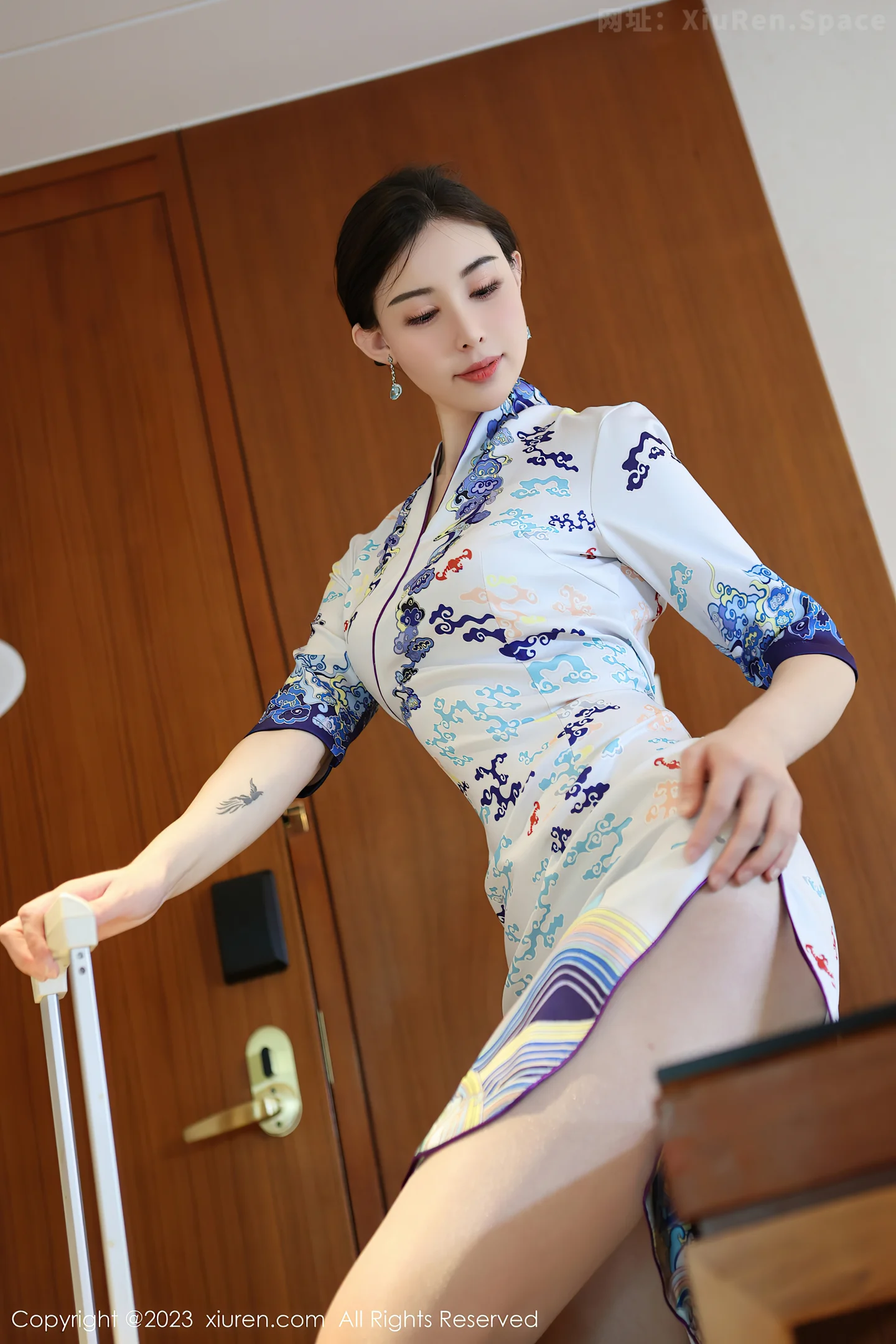 图片[4]-[XiuRen秀人网]VOL.7479 模特曼柔性感制服露淡粉色内衣配超薄肉丝秀曼妙身姿诱惑写真102P-秀人网官方网站